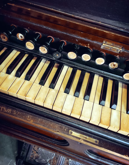 Vintage pump organ